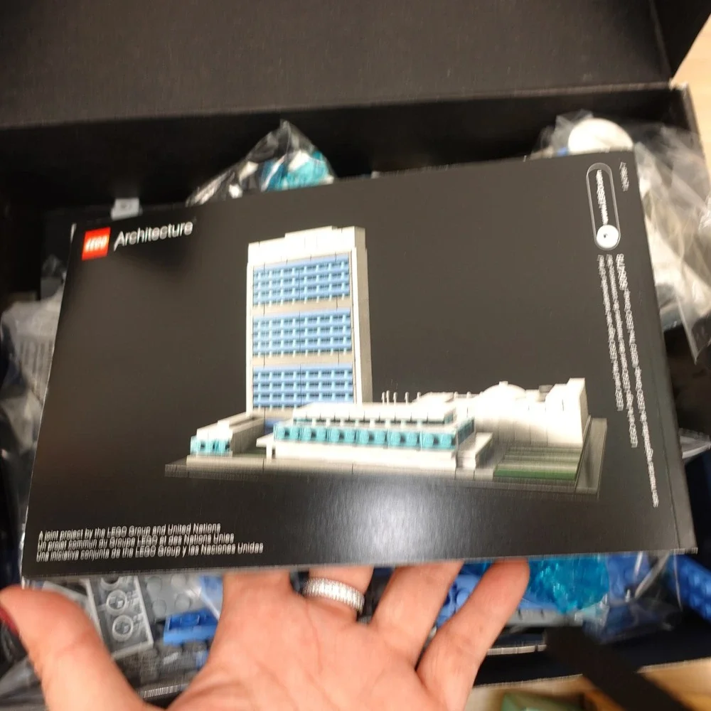 LEGO Architecture United Nations Headquarters 21018 Landmark Series Complete Set